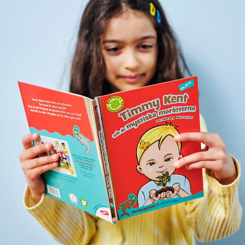 Ett barn läser Timmy Kent & de mystiska morötterna - Barnen i Lyckeskolan - Lättläst bok 6-9  år - OLIKA förlag - Författare: Ebba Berg - Illustratör: Carl Flint