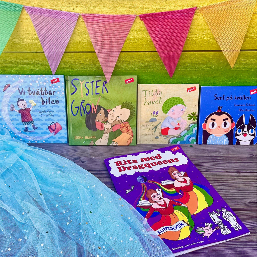 Bokpaket Pride 0-3 år - Färgglad vimpel, ett glittrigt tyg och fyra böcker: Vi tvättar bilen, Syster Grön, Titta havet, Sent på kvällen + Rita med dragqueens
