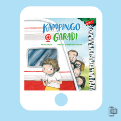 Bilderboken Kampingo & garadi (Camping & kurragömma på lovari) syns i E-bokformat på en skärm framför blå yta 