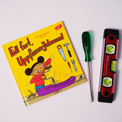 Bilderboken Full fart, UppfinnarJohanna! på vit yta. Till höger om boken ligger en grön skruvmejsel och ett rött vattenpass