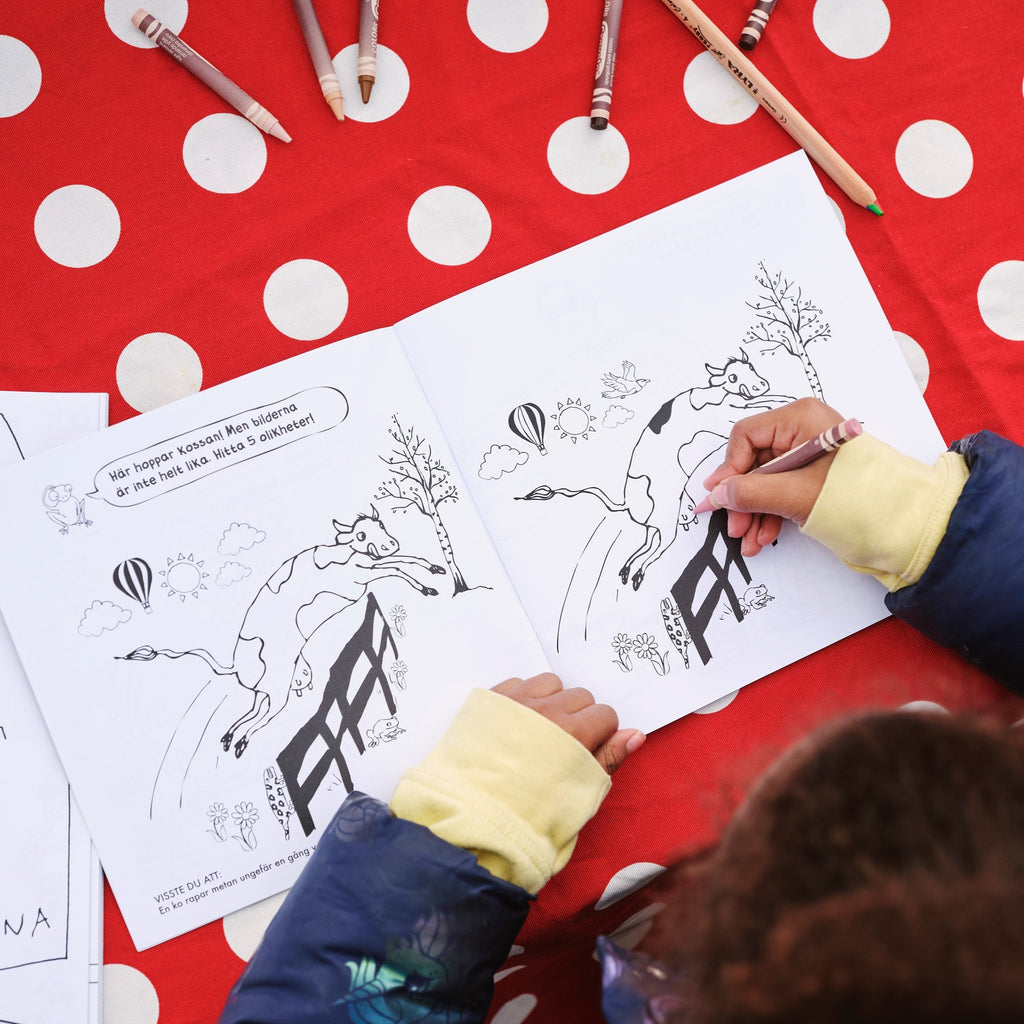 Ett barn ritar i Klura och pyssla - Pysselbok - OLIKA förlag - Illustratör: Anna Tim