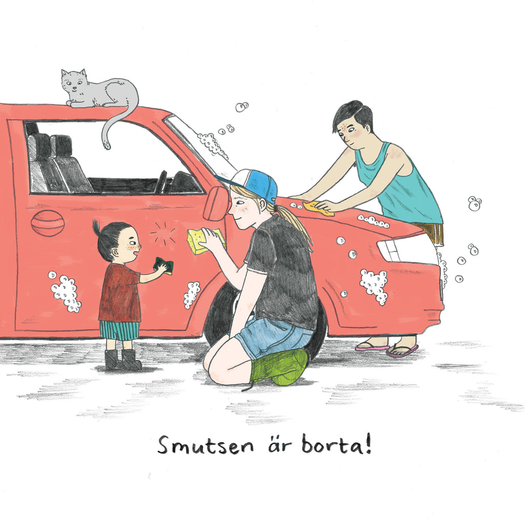Illustration av två mammor och ett barn som tvättar en bil i Vi tvättar bilen - Bilderbok 1-3 år - OLIKA förlag - Författare: Sarah Vegna - Illustratör: Astrid Tolke